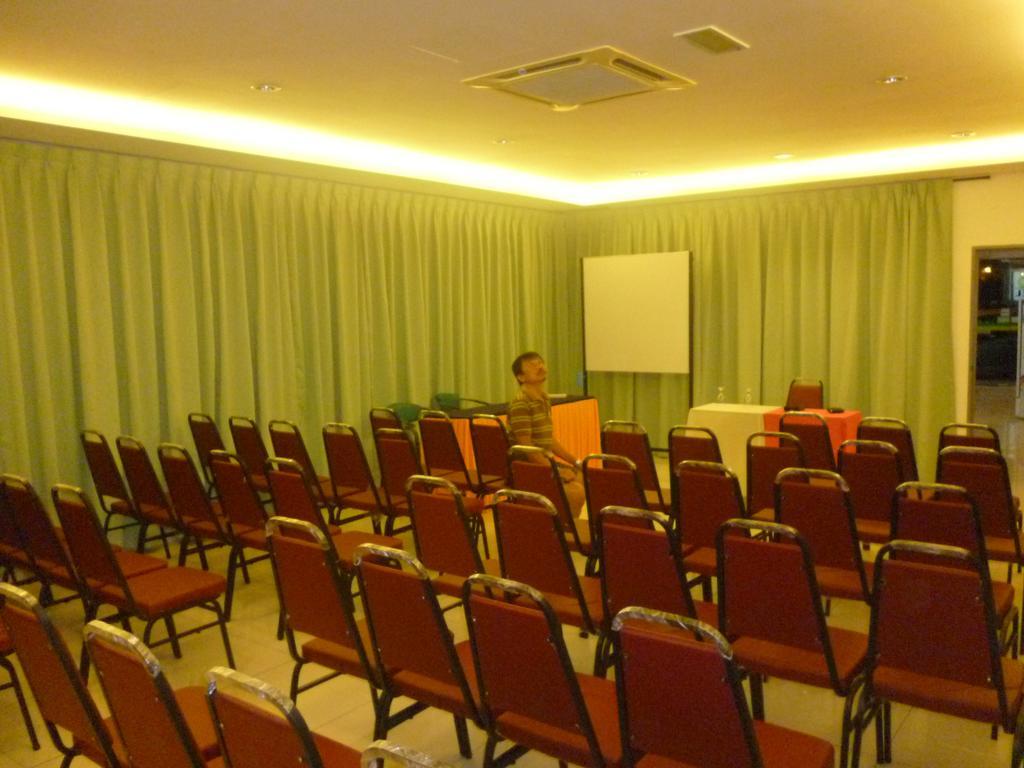 G Six Hotel Sitiawan Eksteriør billede